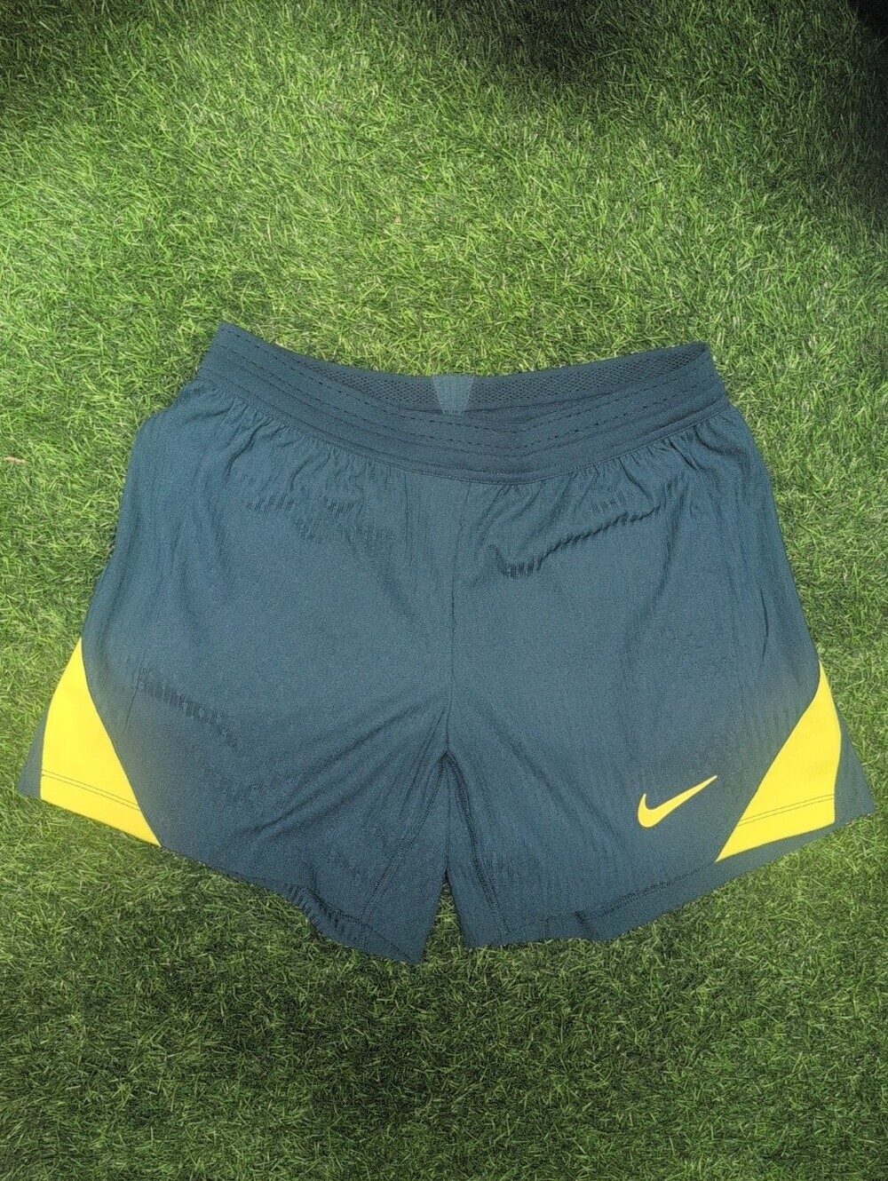 Nike Men’s Dark Blue Dri Fit Athletic Shorts Size Medium NWOT